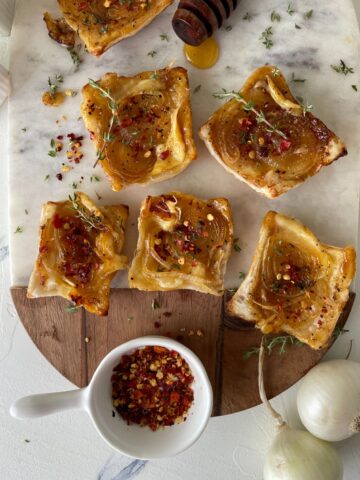 featured image of upside down onion tarts