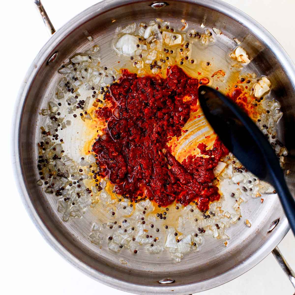 Saute onions, mustard seeds and Vindaloo paste with oil and let them crackle